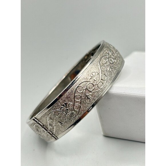 Vintage Ornate Silver Tone Hinged Bangle Bracelet with Safety Chain - Picture 3 of 10
